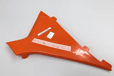 Пластик средний правый J1/J5/J5pro  J1F110OR